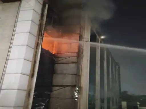 बेबीलोन होटल में लगी आग