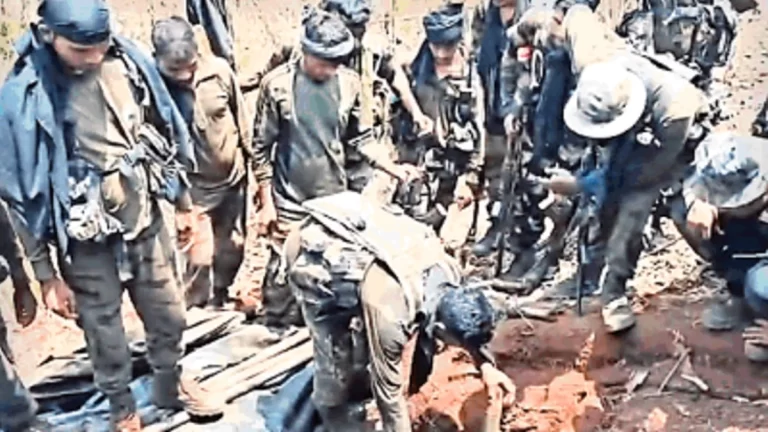 बीजापुर जिले में माओवादियों के खिलाफ सुरक्षा बल का बड़ा अभियान, 12 किमी की खड़ी चढ़ाई के बाद कर्रेगुट्टा पहाड़ी पर माओवादियों के ठिकाने तक पहुंची फोर्स