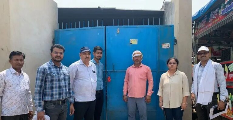 प्रशासन की टीम ने आइसक्रीम फैक्ट्री को किया सील, कर्मचारियों को बंधक बनाकर जमकर की थी मारपीट, 5 आरोपी गिरफ्तार