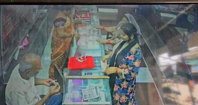 रायपुर: नकली जेवर देकर असली जेवर और नकदी लेकर फरार हुई दो महिलाएं, पुलिस जांच में जुटी