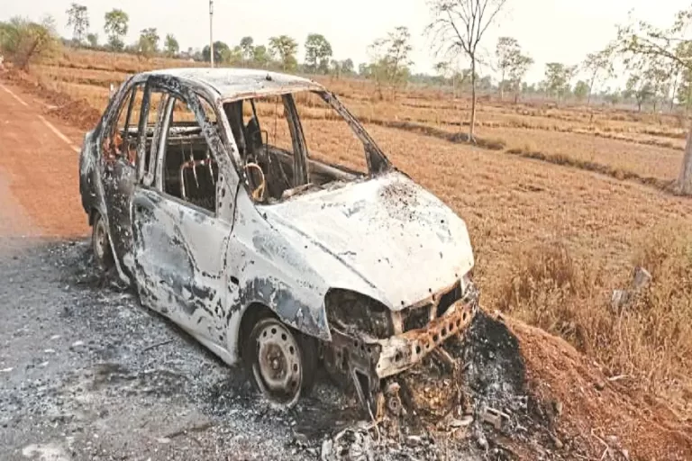 चलती कार में लगी आग, कार सवारों की बाल-बाल बची जान