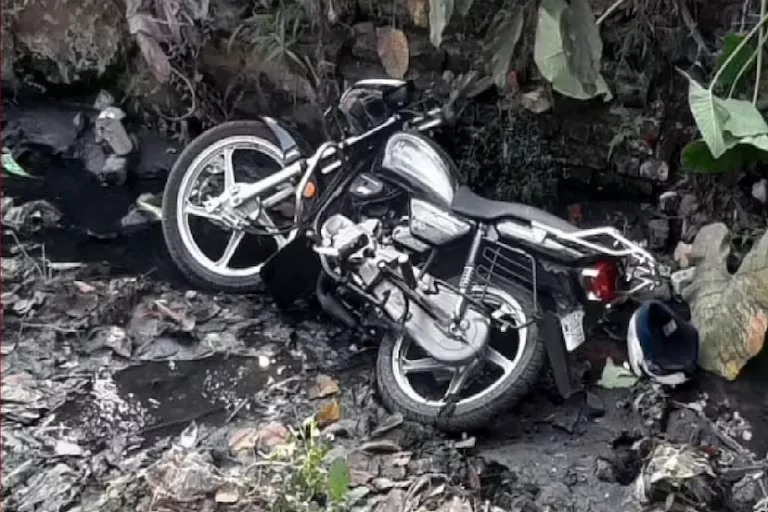 शादी कार्ड बांटकर लौट रहे युवक की सड़क दुर्घटना में मौत, घर में छाया मातम