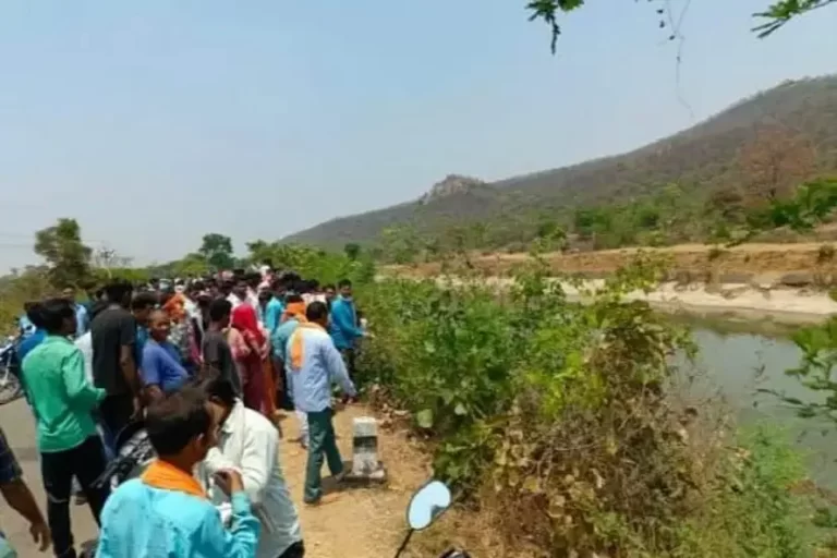 नहर में गिरी पिकअप वाहन, दो बच्चों सहित पांच ग्रामीण बहे, एक महिला का शव बरामद