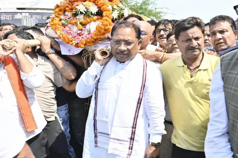 मुख्यमंत्री विष्णु देव साय ने दी अंतिम विदाई, BJP ने स्थगित किए सभी कार्यक्रम