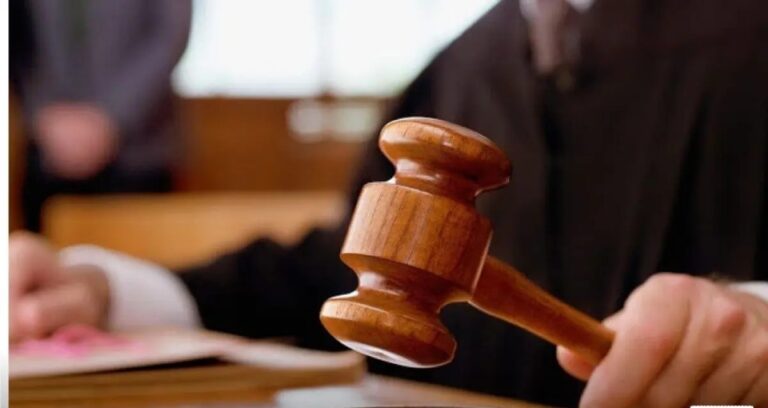 जमीन हड़पने की साजिश: जीवित व्यक्ति को मृत दिखाकर किया सौदा, कोर्ट के आदेश पर चार आरोपियों पर केस दर्ज