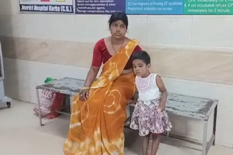 चलती बाइक से पत्नी-बच्ची को गिराया, महिला ने पति पर लगाया गंभीर आरोप