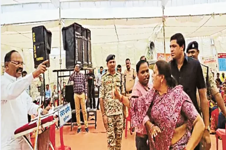 छुरिया में सुशासन तिहार के दौरान हंगामा, पूर्व विधायक छन्नी साहू ने जताया विरोध, मंच पर हुई तीखी नोकझोंक