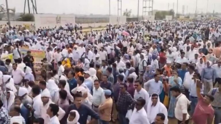 छत्तीसगढ़: शिक्षकों के 43 हजार से अधिक पद खतरे में, युक्तियुक्तकरण के विरोध में शिक्षकों का प्रदर्शन