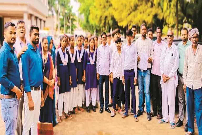 धमतरी जिले के हाईस्कूल लोहरसी में शिक्षकों की कार्यशैली पर उठे सवाल, ग्रामीणों ने की सख्त कार्रवाई की मांग