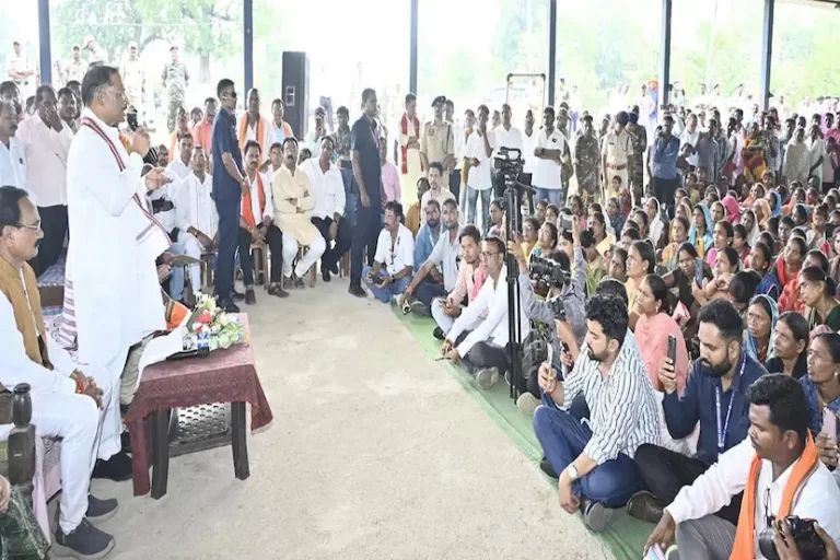 मुख्यमंत्री विष्णु देव साय पहुंचे मांदरी गांव, की चौपाल और की 3.90 करोड़ की घोषणाएं