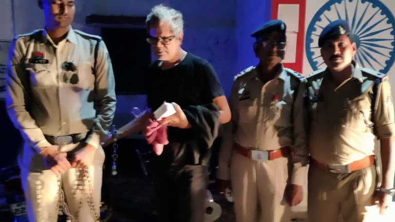 बिलासपुर: फर्जी कार्डियोलॉजिस्ट डॉ. नरेंद्र गिरफ्तार, पुलिस पूछ रही—कहां से ली डिग्री और अपोलो ने कैसे किया हायर?