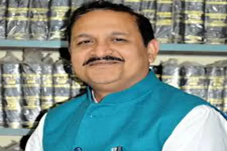 अंबिकापुर की जर्जर सड़कों पर कांग्रेस का हमला, 23 करोड़ की घोषणा पर अब तक अमल नहीं, विरोध प्रदर्शन की चेतावनी