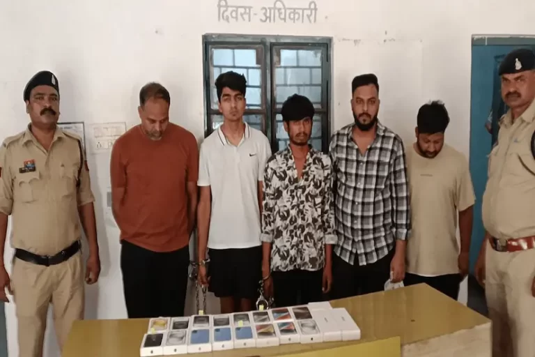 यूट्यूब से सीखा चोरी का तरीका, शोरूम से 17 iPhone उड़ाए, 5 आरोपी गिरफ्तार