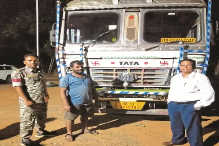 कोंडागांव: मक्का के अवैध परिवहन पर मंडी समिति की सख्त कार्रवाई, दो वाहन जब्त