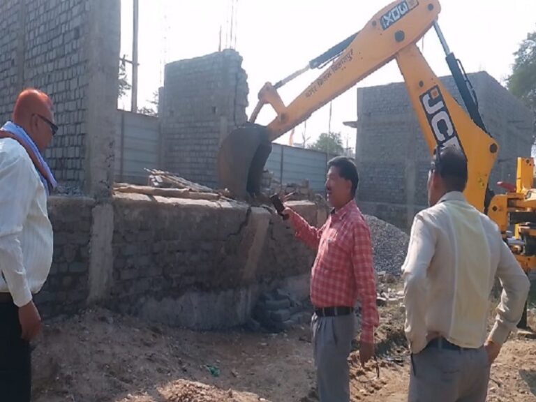 CG News: पामगढ़ में सरकारी ज़मीन से हटाया गया अतिक्रमण, सेमरिया ग्राम पंचायत में चले बुलडोज़र