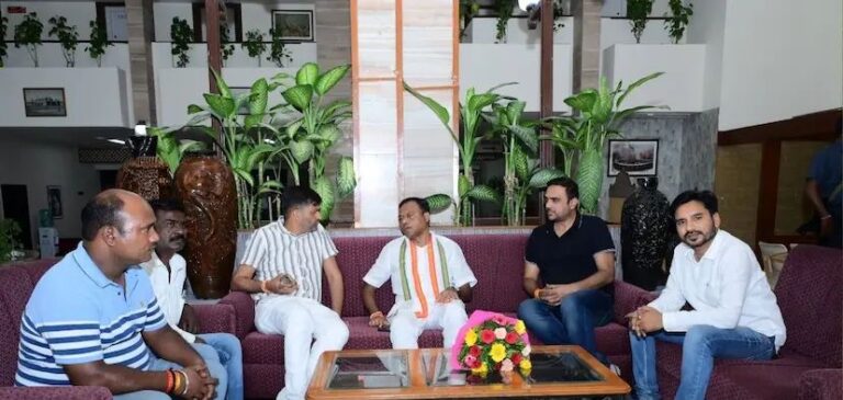 पीसीसी चीफ दीपक बैज ने पूर्व मंत्री और दो भाजपा नेताओं को भेजा मानहानि नोटिस, धर्म पर दिए बयान से जताई नाराज़गी