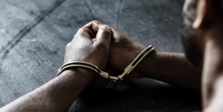 प्रेम में पागल युवक ने तीन बहनों पर किया जानलेवा हमला, आरोपी गिरफ्तार