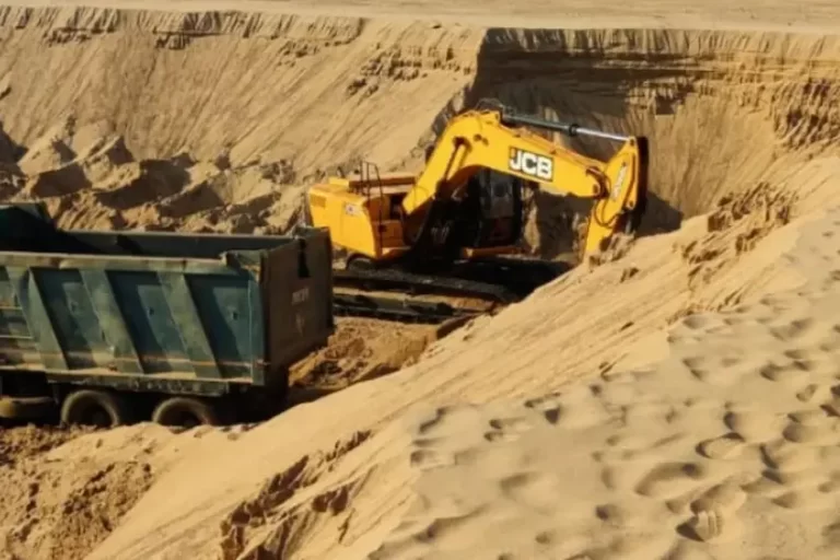 अवैध रेत खनन पर प्रशासन की अब तक की सबसे बड़ी कार्रवाई: 10 घंटे में 87 वाहन जब्त, माफियाओं में मची खलबली