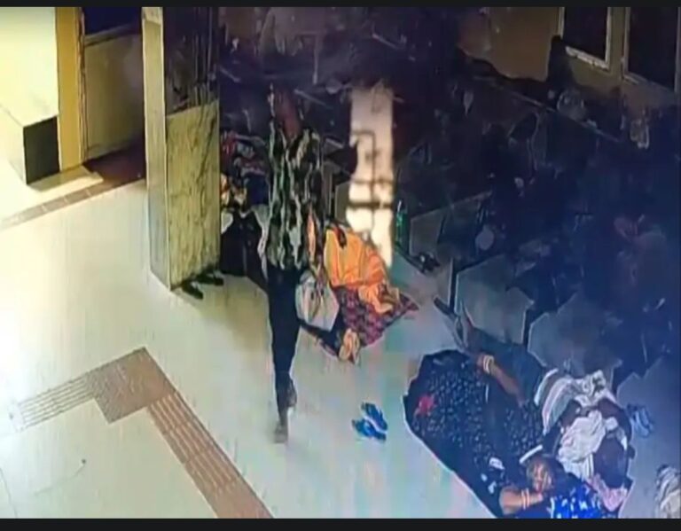 मेकाहारा अस्पताल में चोरी की वारदात: ICU में भर्ती मरीज के परिजनों के 3 मोबाइल और 40 हजार रुपये ले उड़ा चोर