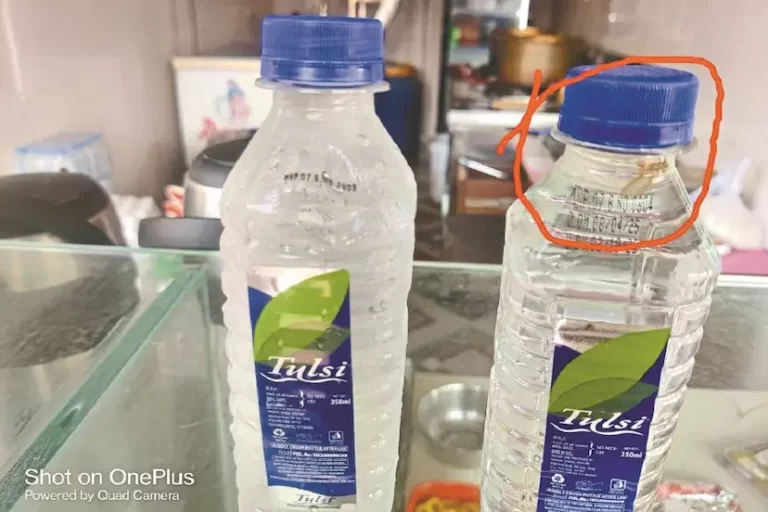सील बंद पानी की बोतल में मिला कीड़ा, व्यापारी ने कलेक्टर से की शिकायत कंपनी पर कार्रवाई की मांग, बोतल पर नहीं था एक्सपायरी डेट का उल्लेख