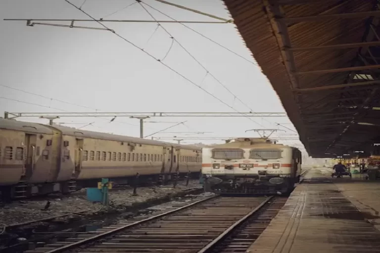 रेलवे ने फिर 6 ट्रेनें की रद्द, कुछ बदले रूट से, कुछ समय से चलेंगी