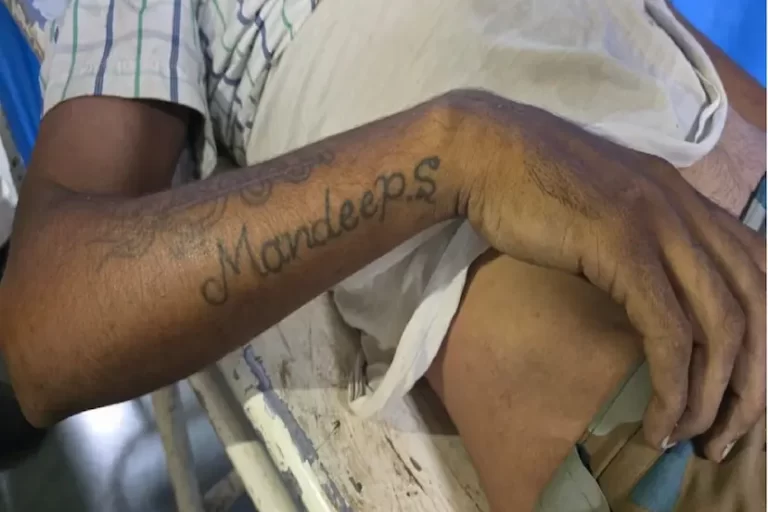 ड्रग्स ओवरडोज के शक में युवक की मौत, चलती कार से फेंका, युवक-युवती हिरासत में