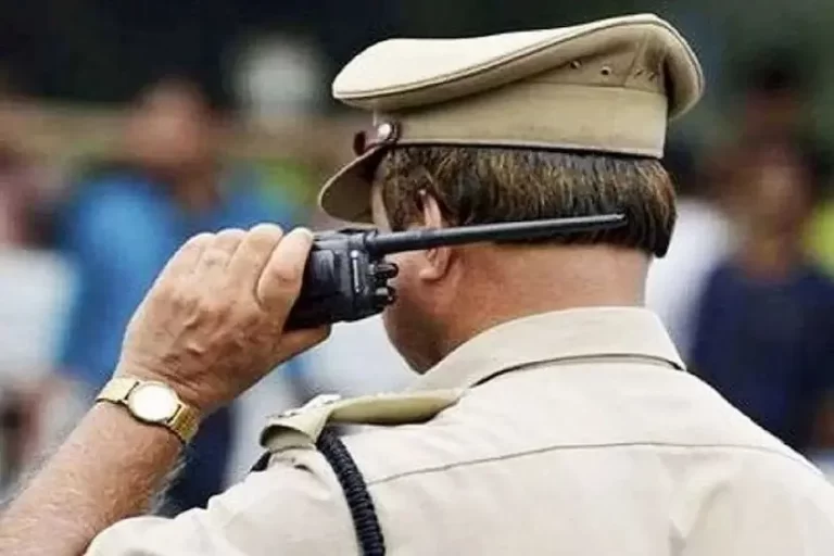 श्मशान घाट में देर रात पुलिस की छापामार कार्रवाई, 9 जुआरी गिरफ्तार
