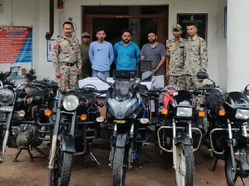 दंतेवाड़ा में बाइक चोर गिरोह का भंडाफोड़: हैदराबाद से चोरी कर बस्तर में बेचने की साजिश, तीन गिरफ्तार
