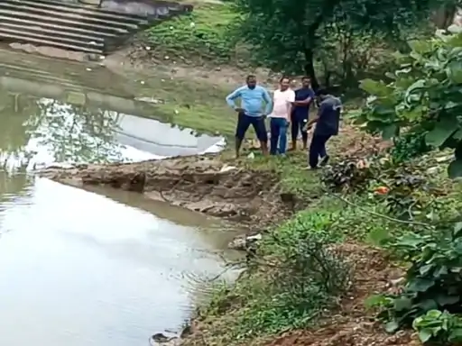 बिलासपुर जिले के कोटा ब्लॉक में बरद्वार गांव का तालाब एक ही दिन में सूख गया