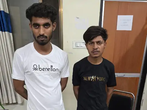 बिलासपुर में स्टाइलिश बटनदार चाकू लेकर घूमते दो युवक गिरफ्तार: पुलिस ने 10 चाकू बरामद किए, ऑनलाइन खरीदने वालों पर भी नजर