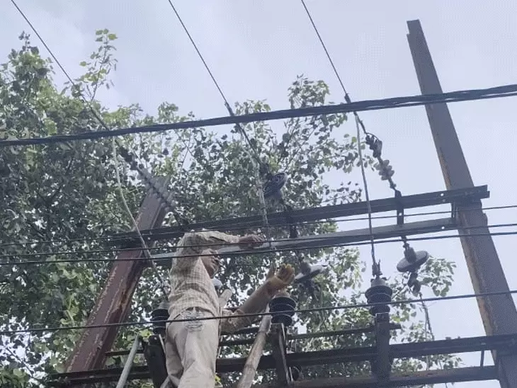 छत्तीसगढ़ में भारी बारिश का कहर: करंट से रिटायर्ड प्रोफेसर की मौत, बाढ़ में बहे कई लोग; अलर्ट जारी