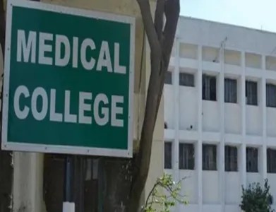 निजी मेडिकल कॉलेजों में समान फीस के बावजूद एजेंटों का खेल, एक करोड़ में सीट पक्की करने का दावा