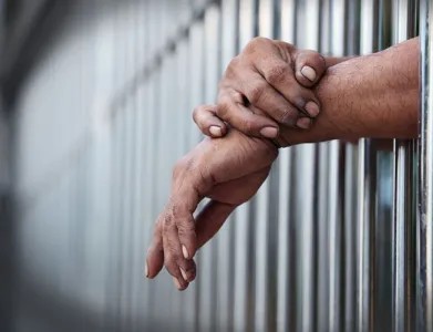 दशक पुराने भ्रष्टाचार मामले में कोर्ट का बड़ा फैसला: दो सरकारी अधिकारी दोषी करार, 16-16 साल की सजा