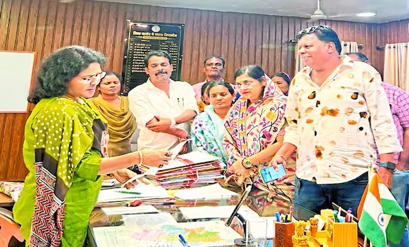 बालोद बस स्टैंड जलजमाव: नाली निर्माण अधूरा, जिम्मेदार विभागों की चुप्पी पर भड़के जनप्रतिनिधि