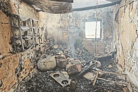 बेमेतरा: आग ने ली घर की खुशियाँ, फायर ब्रिगेड की देरी से लाखों का नुकसान