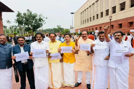 दुर्ग में नन की गिरफ्तारी पर बवाल, संसद तक पहुंचा मामला: केरल के सांसदों का प्रदर्शन