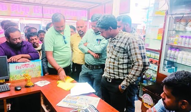 यूरिया वितरण में अनियमितता, निजी कृषि केंद्र सील