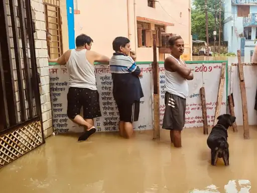 बिलासपुर में मूसलाधार बारिश ने मचाई तबाही: सैकड़ों घरों में घुसा पानी, बिजली और जल आपूर्ति बाधित