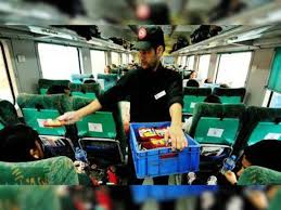 छत्तीसगढ़ की लंबी दूरी की ट्रेनों में यात्रियों को खाने-पीने की मुश्किल, पैंट्रीकार का अभाव बना बड़ी समस्या