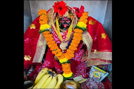 रायपुर का मां काली मंदिर बना जरूरतमंदों की आस, सप्ताह में 4 दिन चलता है भंडारा