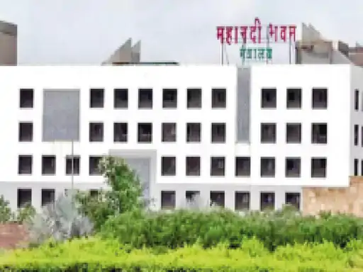 सरकारी कर्मचारियों की छुट्टियों के नियमों में बड़ा बदलाव, तीन साल गैरहाजिरी पर मानी जाएगी सेवा समाप्त