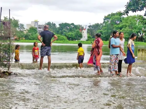 खस्ताहाल सिस्टम की पोल खोलती बारिश: जनता त्रस्त, प्रशासन मस्त