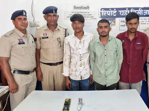 खरोरा पुलिस की बड़ी कार्रवाई: शराब के लिए पैसे न मिलने पर मारपीट, तीन गिरफ्तार – 80 हजार के गांजे के साथ दो युवक भी पकड़े गए