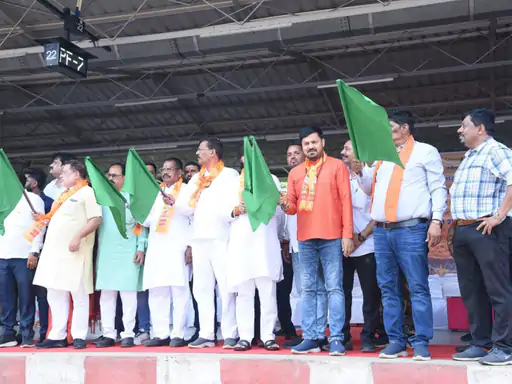 रायपुर से अयोध्या के लिए पहली विशेष ट्रेन रवाना, श्रद्धालु काशी विश्वनाथ धाम के भी करेंगे दर्शन