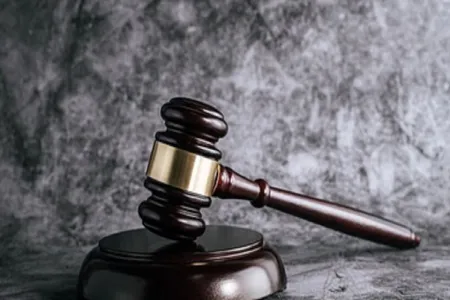 मोबाइल लूट मामला: दो आरोपियों को उम्रकैद, ₹90 हजार जुर्माना