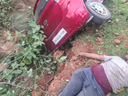 कोरबा में दर्दनाक हादसा: तेज रफ्तार कार ने ट्रक ड्राइवर और हेल्पर को कुचला, दोनों की मौत