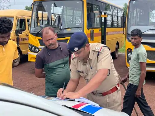 रायगढ़ में 10 स्कूली बसों पर 38 हजार जुर्माना, 106 बसें पहले से ब्लैकलिस्ट