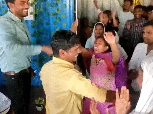 रायपुर: पास्टर का तेल-पानी से इलाज का दावा, धर्मांतरण को लेकर बवाल