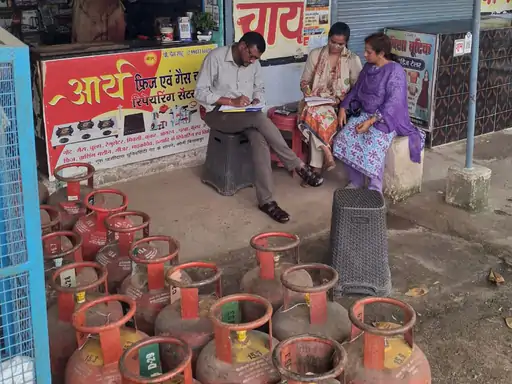 त्यौहार पर घरेलू गैस का काला कारोबार: बिलासपुर में छापेमारी, 41 सिलेंडर जब्त