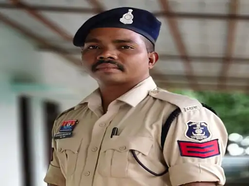 छत्तीसगढ़ के 11 पुलिस जवानों को वीरता पदक: पूर्व नक्सली से इंस्पेक्टर बने संजय सहित कई की साहसिक कहानियां